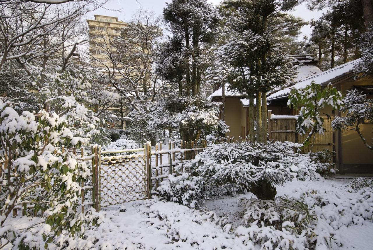 فندق جيرو أونسين سويميكان المظهر الخارجي الصورة The temple in winter