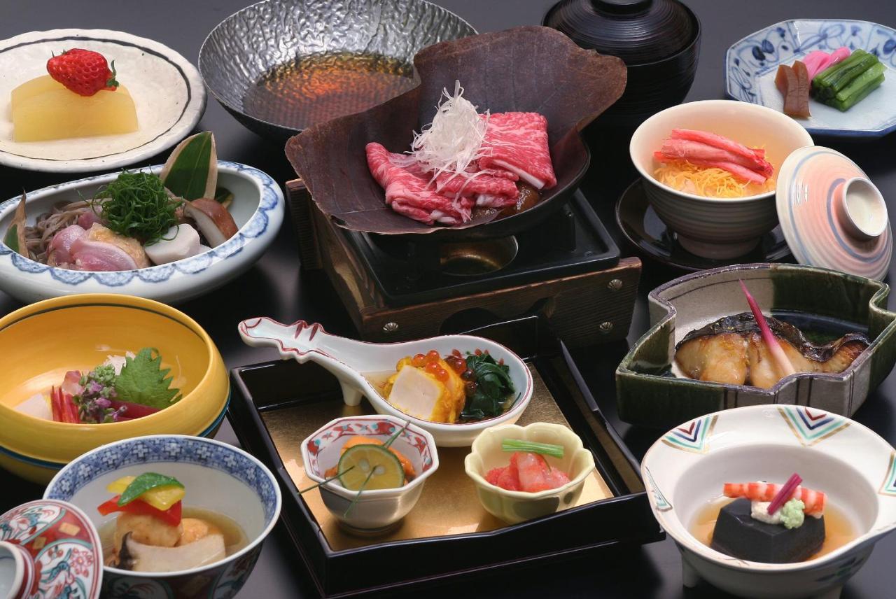 فندق جيرو أونسين سويميكان المظهر الخارجي الصورة A selection of Japanese cuisine