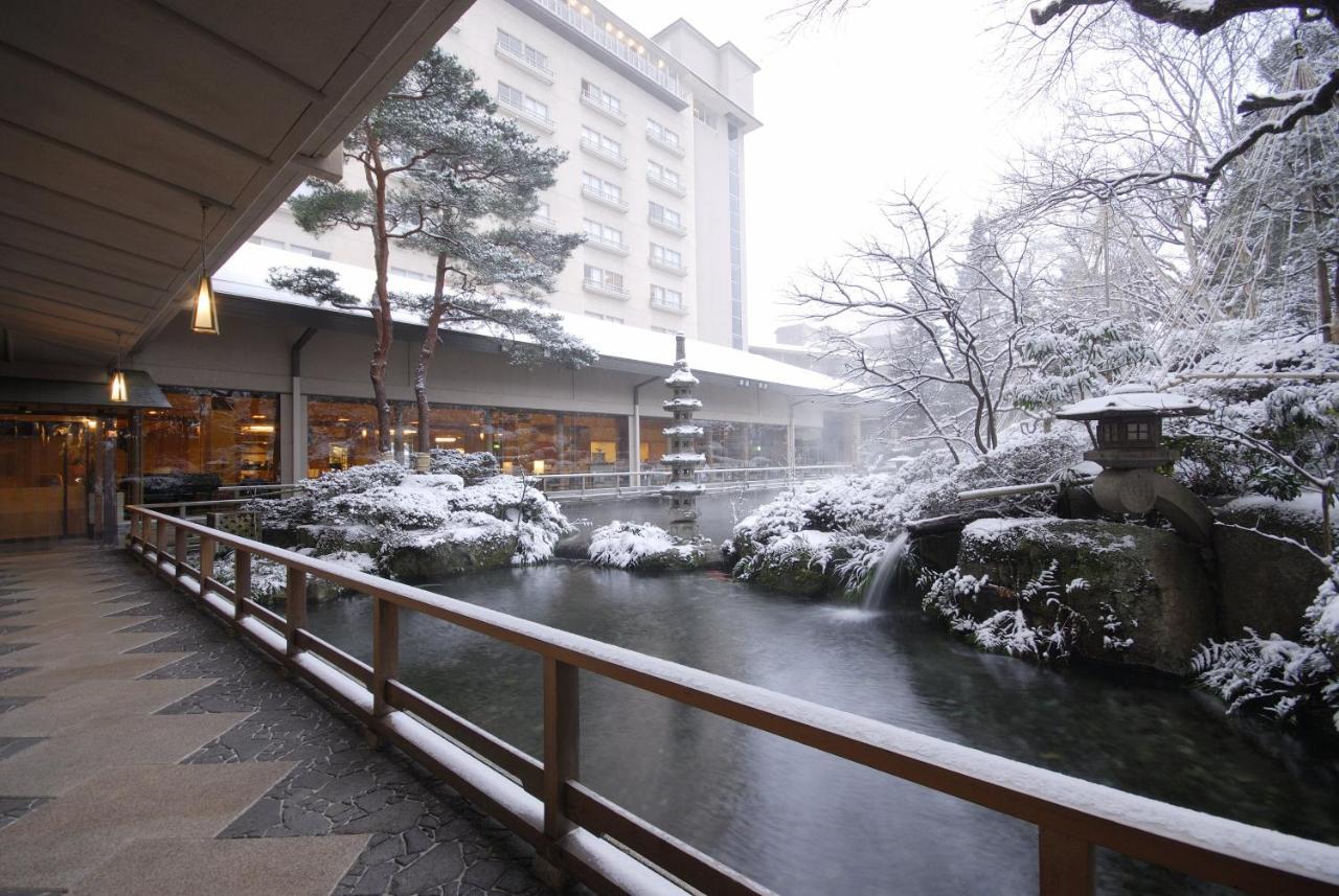 فندق جيرو أونسين سويميكان المظهر الخارجي الصورة A view of the outdoor onsen at the hotel